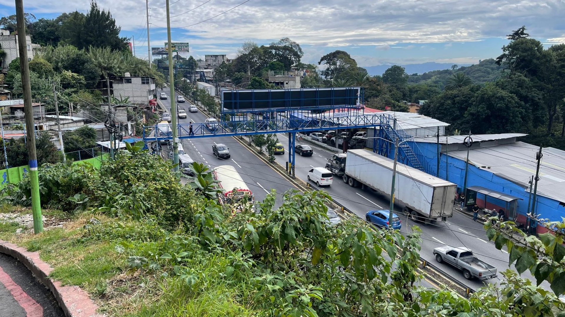 Terreno de esquina en venta en zona 1 de Mixco