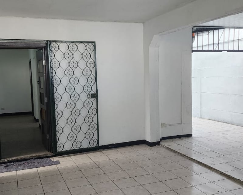 Venta de casa sobre Boulevard Principal Colonia Lourdes, zona 16