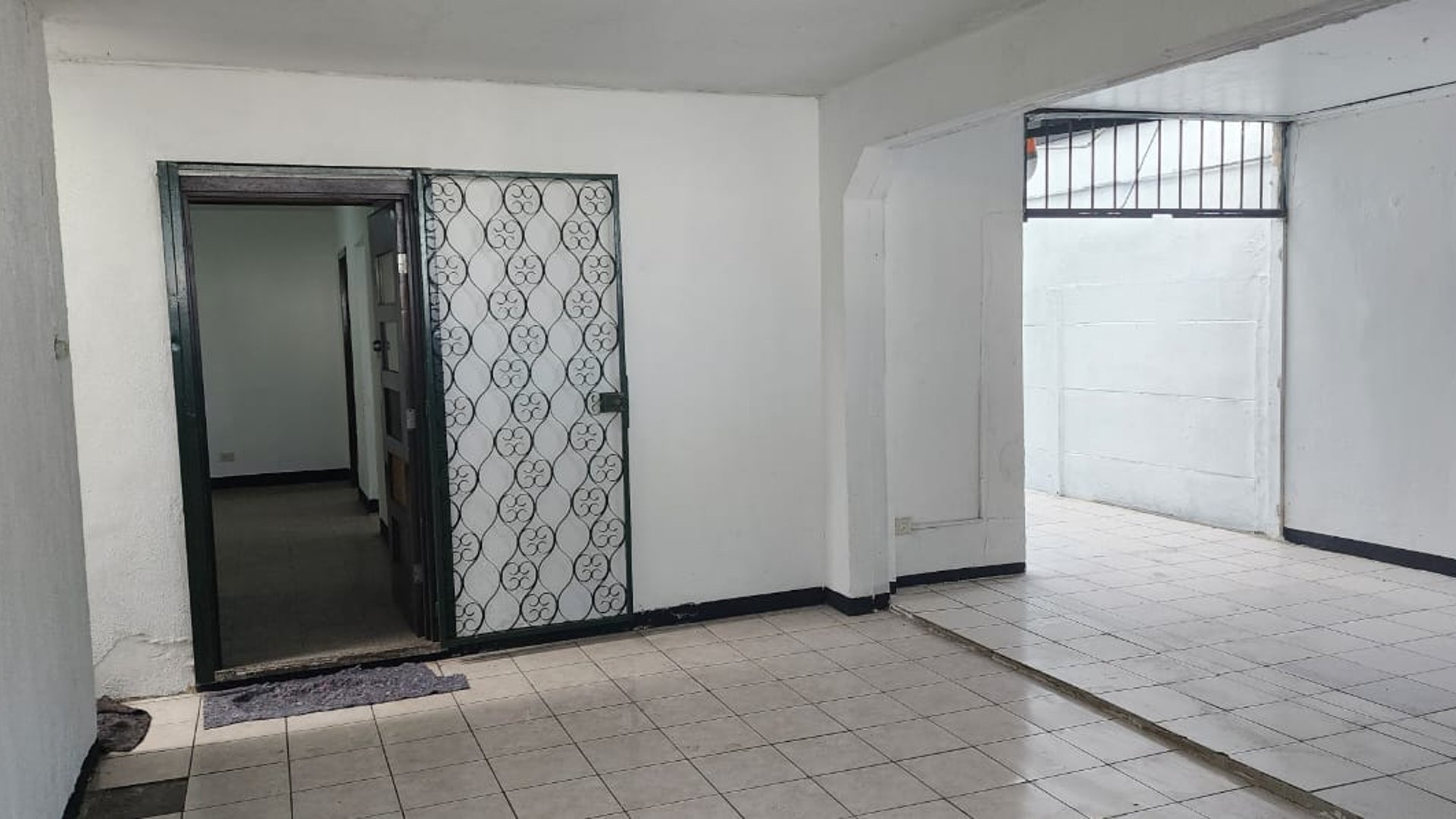 Venta de casa sobre Boulevard Principal Colonia Lourdes, zona 16