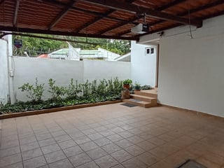 Casa en renta dentro de garita sobre Diagonal 6, Zona 10, Guatemala - 2