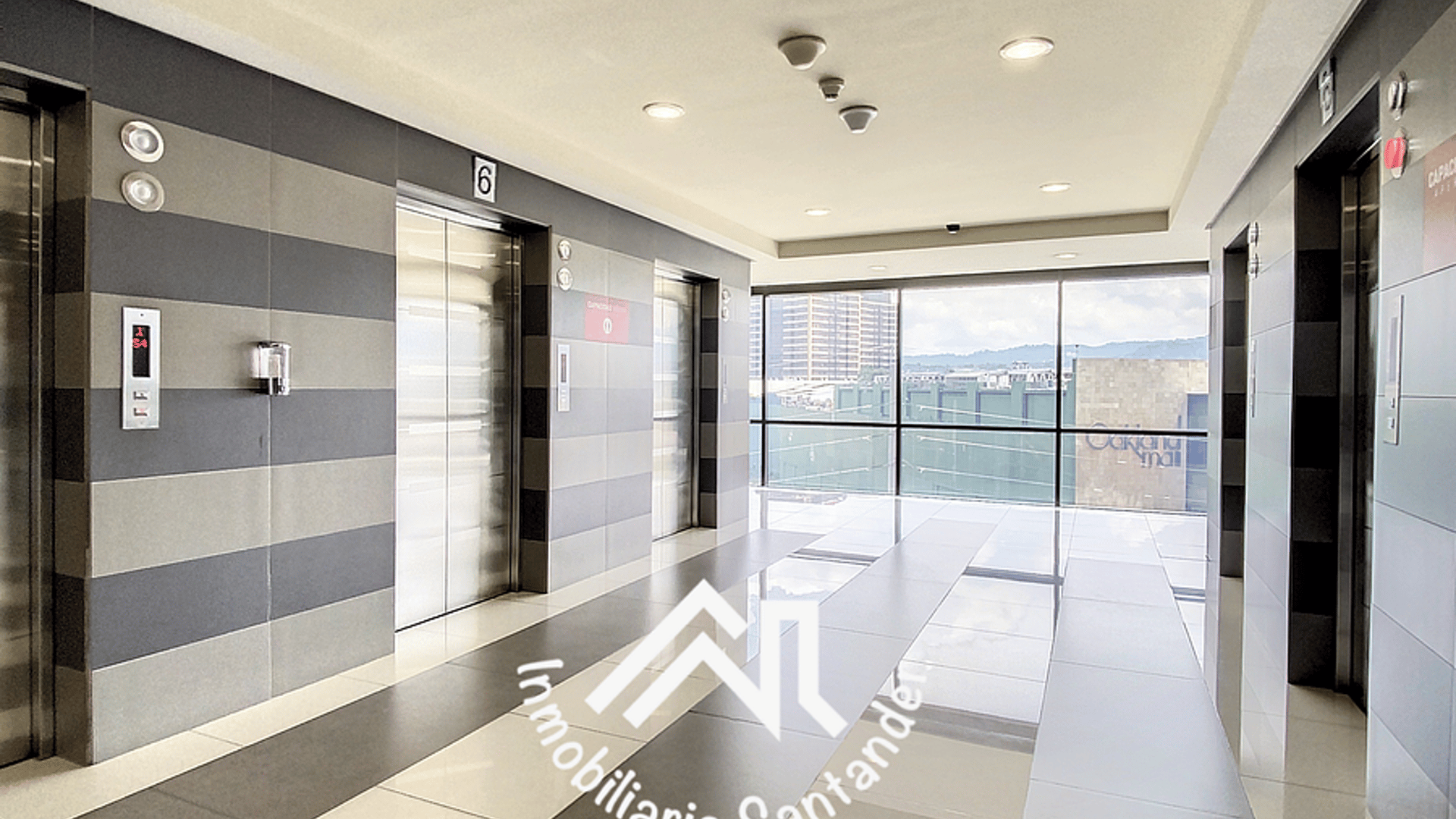 Oficina en Venta o Renta – Design Center, Zona 10 - Miniatura 3
