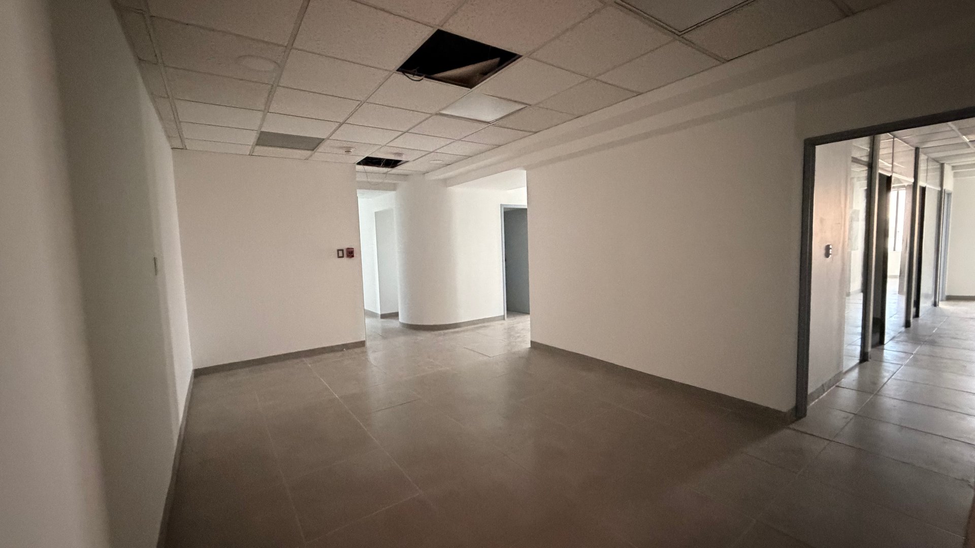 Oficina en Alquiler / Venta Edificio Europlaza, zona 14 - Miniatura 2