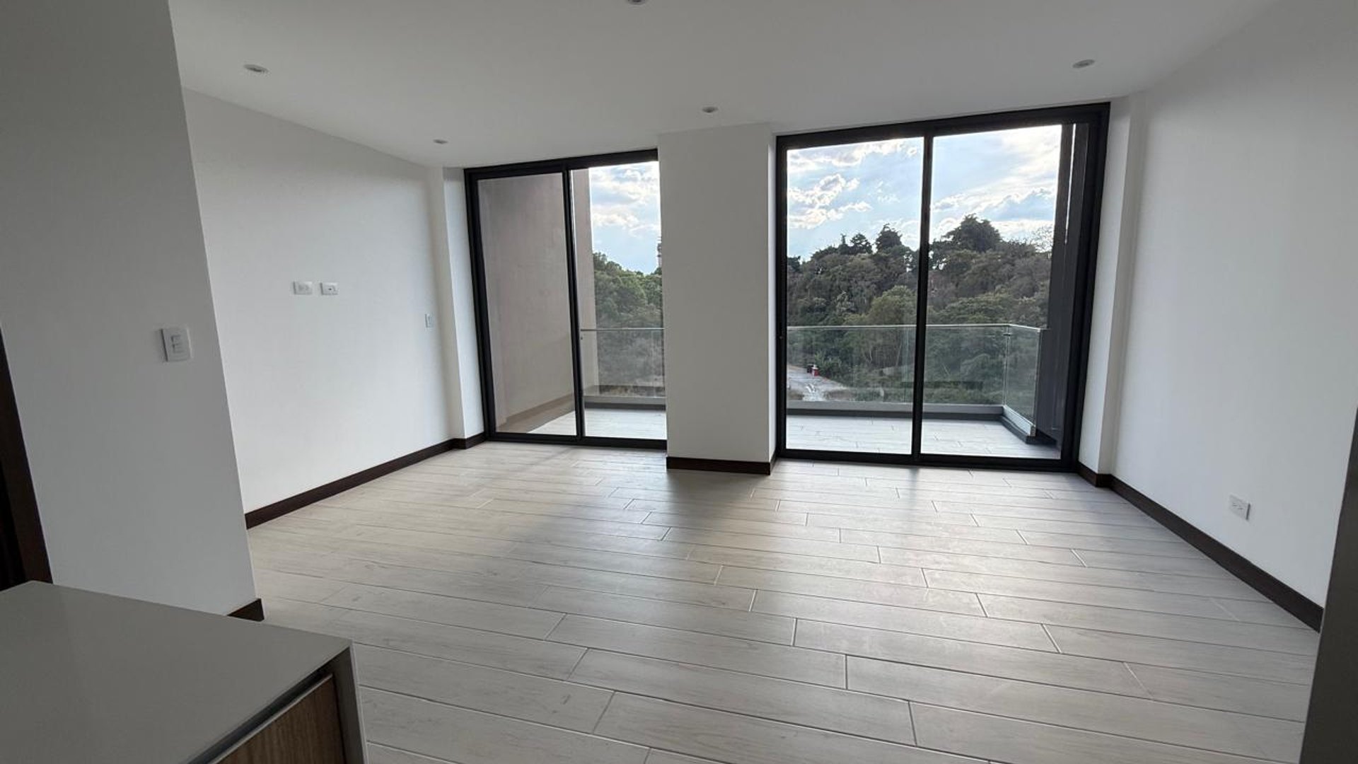 EDIFICIO SPAZIO ZONA 15 NUEVO APARTAMENTO EN RENTA 3 HABITACIONES - Miniatura 2
