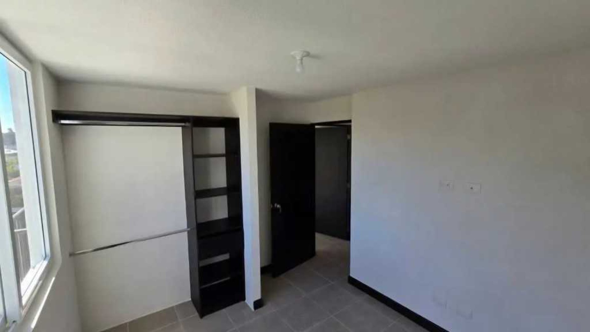 APARTAMENTO EN RENTA – ESENTA, ZONA 12 - Miniatura 4