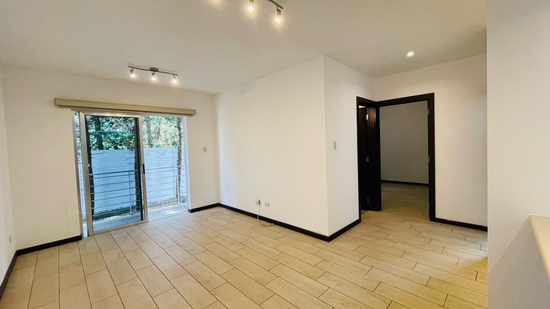 VENTA DE CÓMODO APARTAMENTO - ALMORETO, KM 14.5 CES