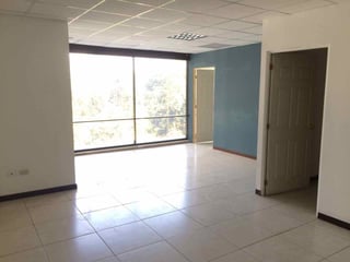 Oficina en renta, 6 ambientes, zona 10 - 2