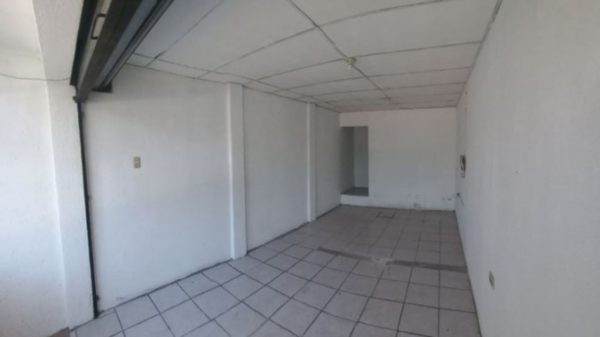 Bodeguitas sobre Calzada San Juan zona 7