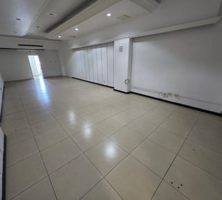 Venta de local en Centro Comercial La Pradera Zona 10 Ref-5049