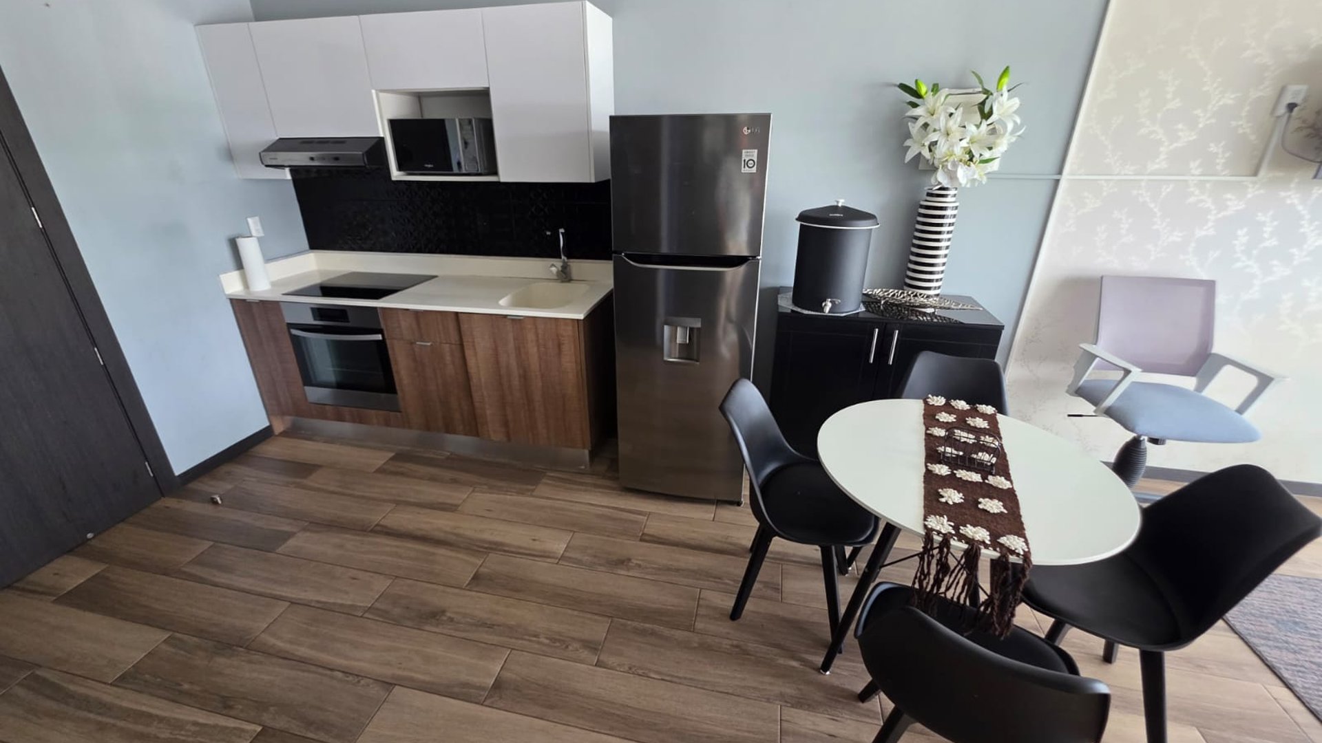 Apartamento moderno amueblado en renta en Muxbal 1 habitacion