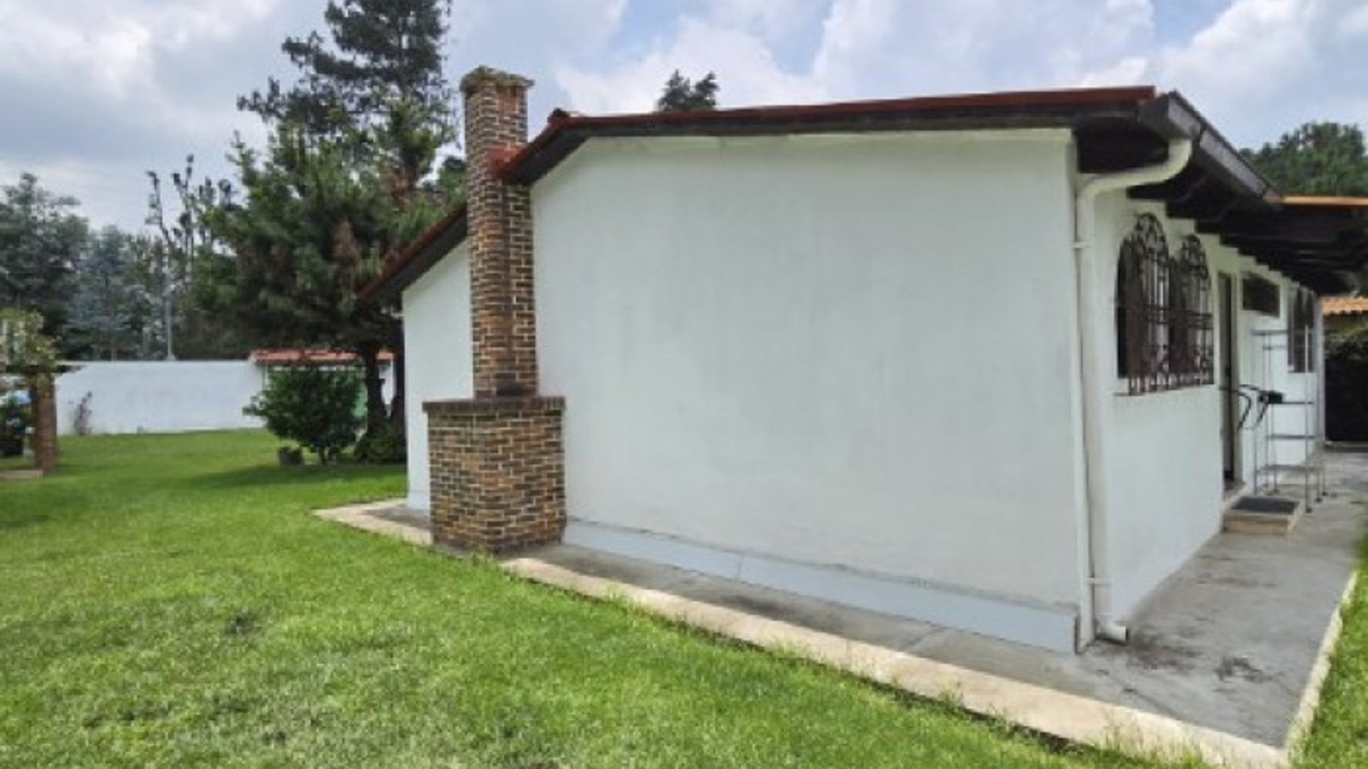 Oficina en Renta San Lucas Sacatepéquez, amplio Parqueo - Miniatura 4