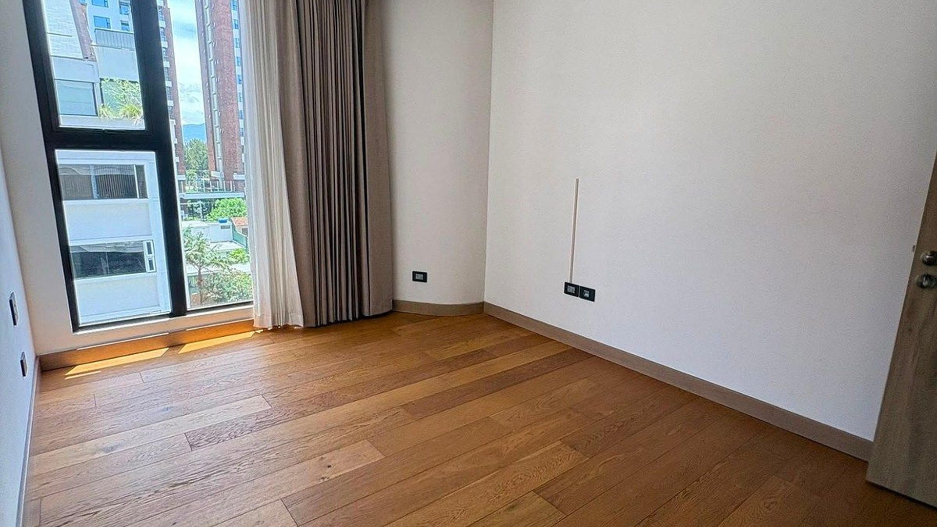 Apartamento en Alquiler  Edificio Torre Vertic Zona 14 - Miniatura 12
