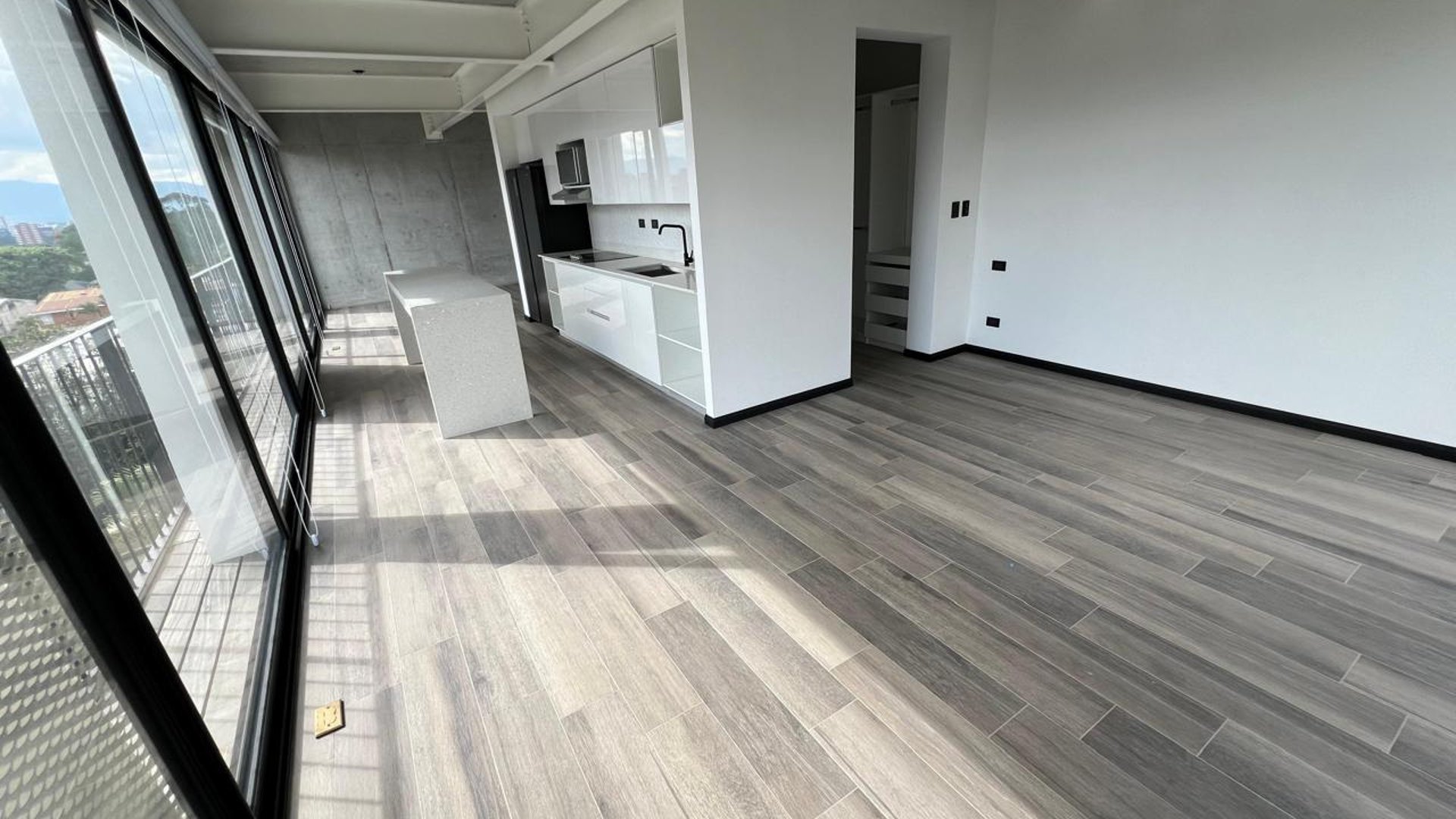 APARTAMENTO EN RENTA | EDIFICIO SYNC | ZONA 15 - Miniatura 5