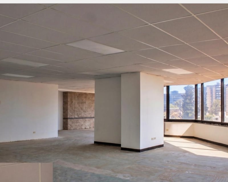 OFICINA EN RENTA ZONA 10 MURANO  CENTER 183 Mts2  $2,360.00