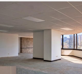 OFICINA EN RENTA ZONA 10 MURANO  CENTER 183 Mts2  $2,360.00