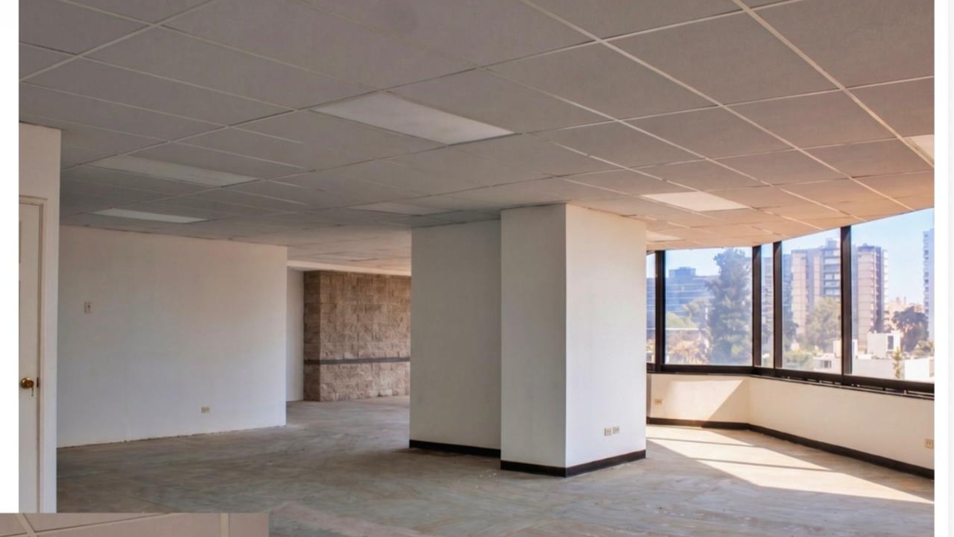 OFICINA EN RENTA ZONA 10 MURANO  CENTER 183 Mts2  $2,360.00