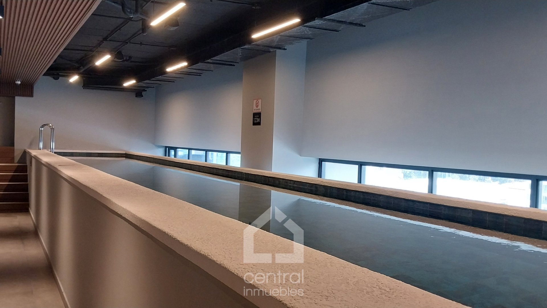 Exclusivo apartamento amueblado en renta en zona 10 - Miniatura 10