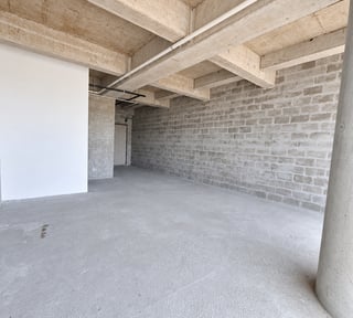 OFICINA EN VENTA EN EDIFICIO BURGO, ZONA 14