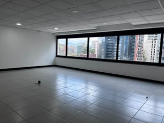 📍 OFICINA EN RENTA – 125.10 M² + ESPACIO ABIERTO | ATLANTIS | ZONA 10 - 4
