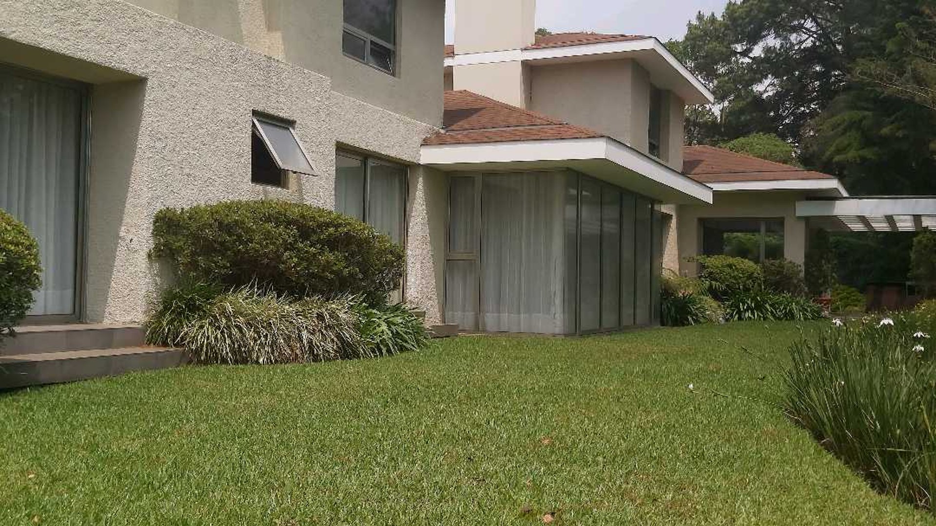 ELEGANTE CASA EN VENTA CASA Y CAMPO - Miniatura 3