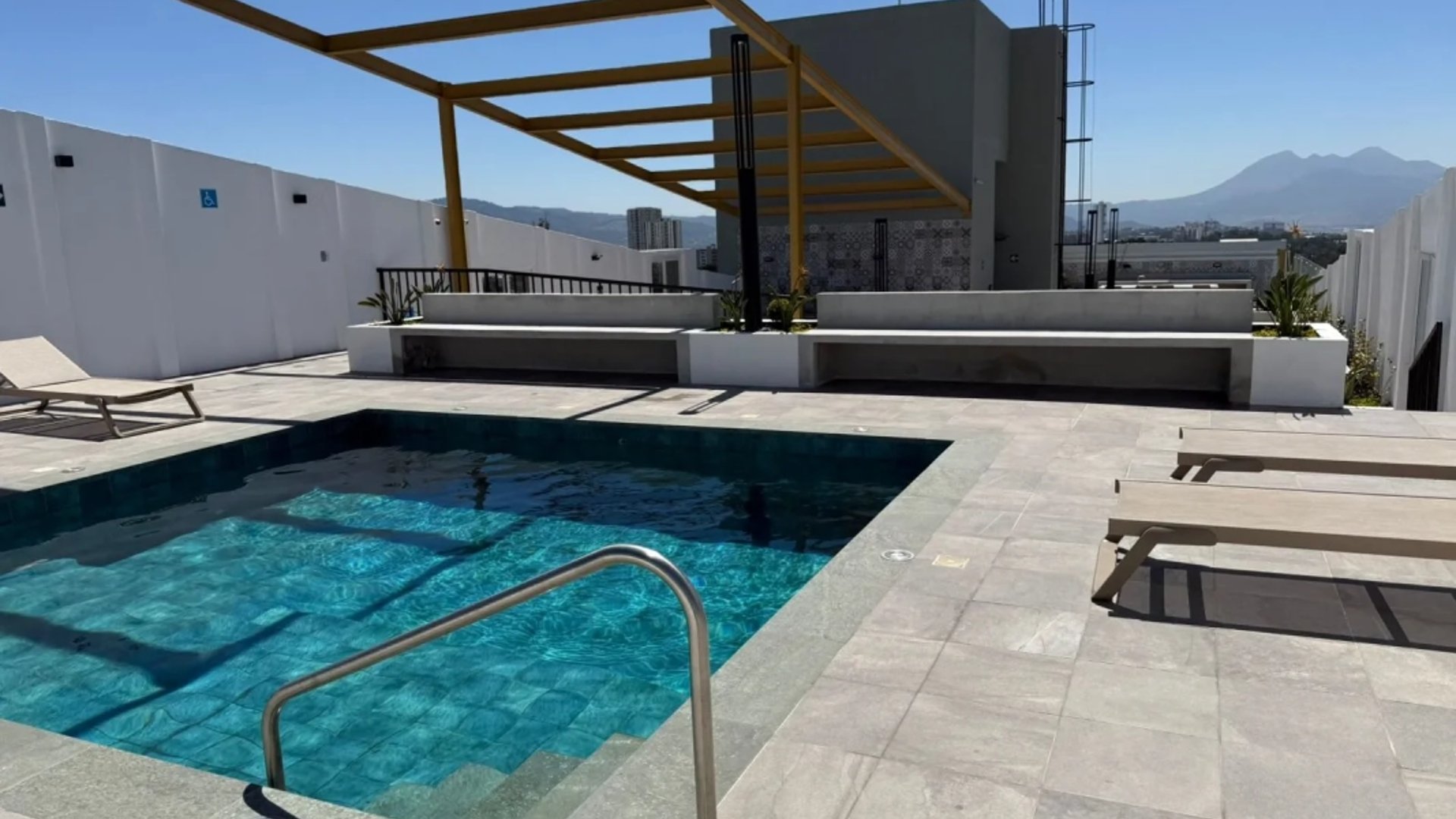 Apartamento Grande en Venta en Edificio Esenta, zona 12, de 3 Habitaciónes, Usac