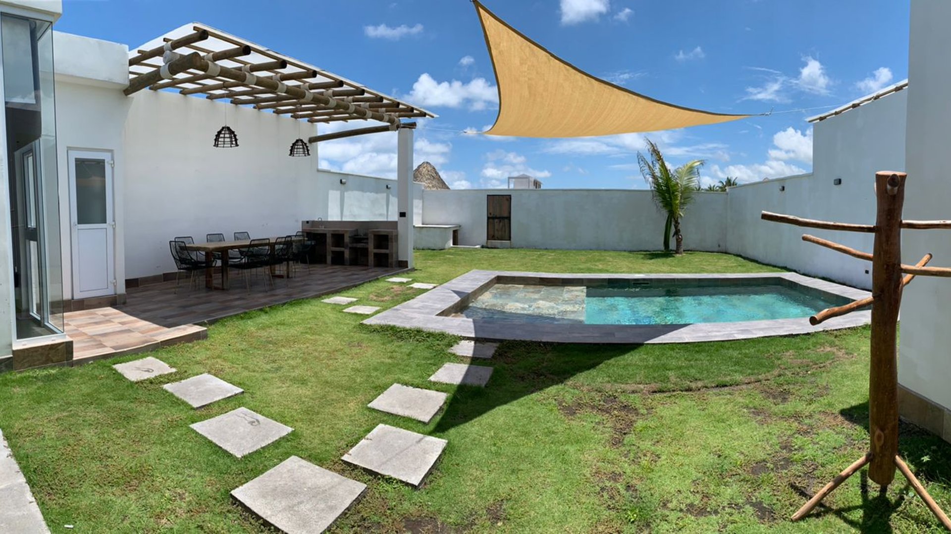 VILLA MODERNA EN VENTA EN LA PLAYA TIPO BOUTIQUE