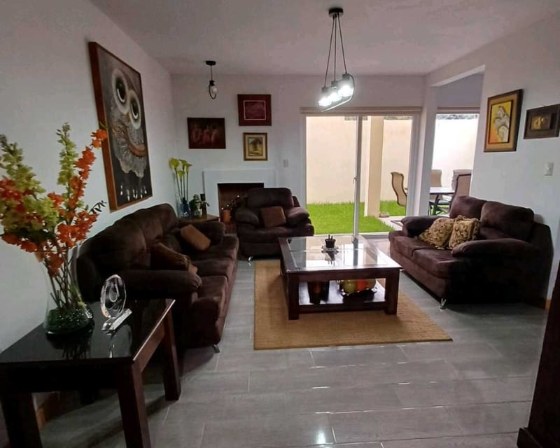 Casa en venta de 4 habitaciones San Lucas Sacatepéquez Ref-5439