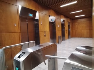 Oficina en renta en obra gris en zona 9 - 2
