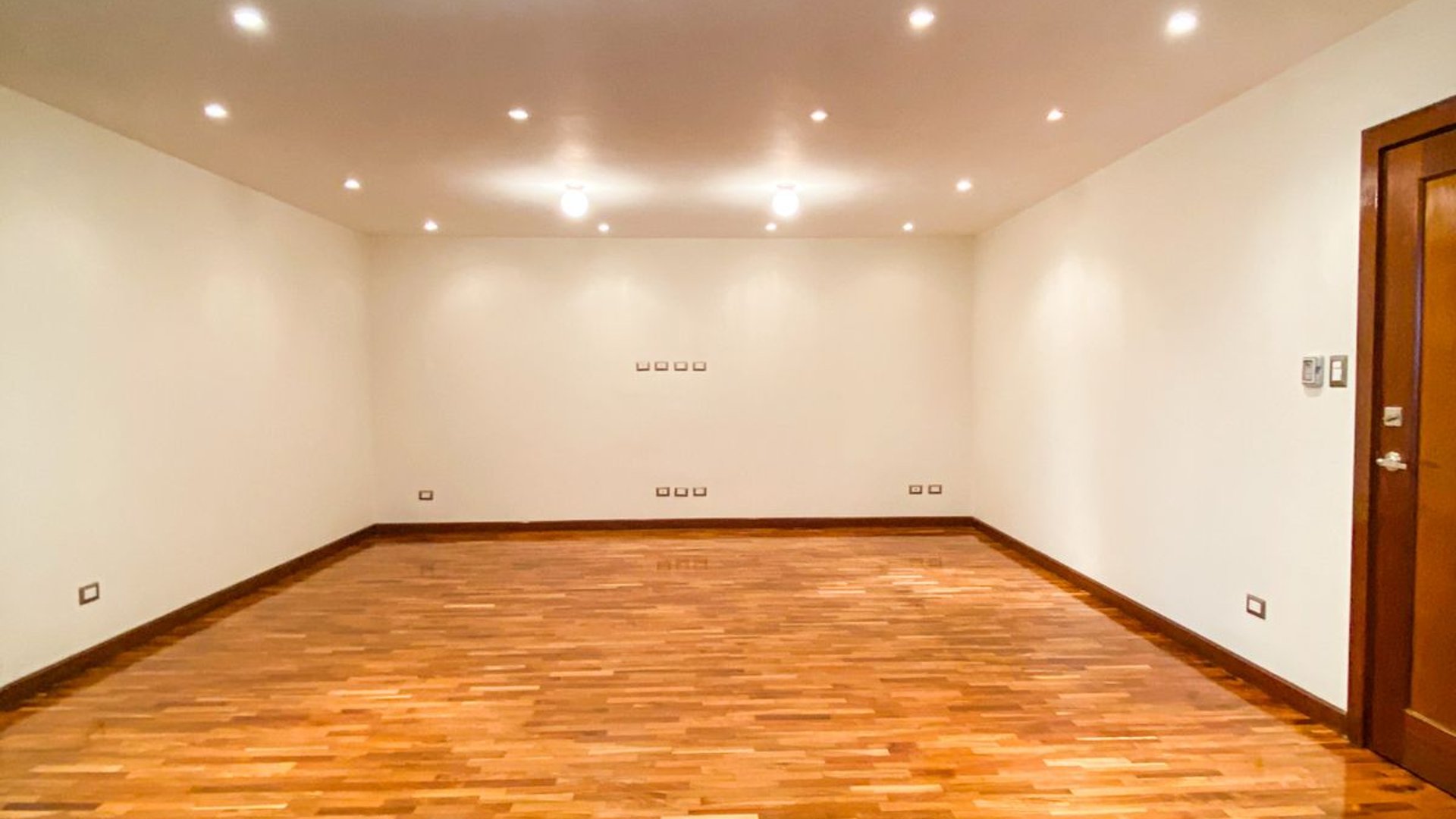 Apartamento en Alquiler Edificio Casa Alhambra, zona 15 VHI