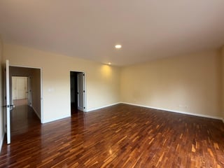 Apartamento con habitacion de servicio y balcón en zona 14 Ref-5886 - 5