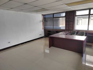 Alquilo Oficina edificio Reforma Montúfar zona 10 - 2