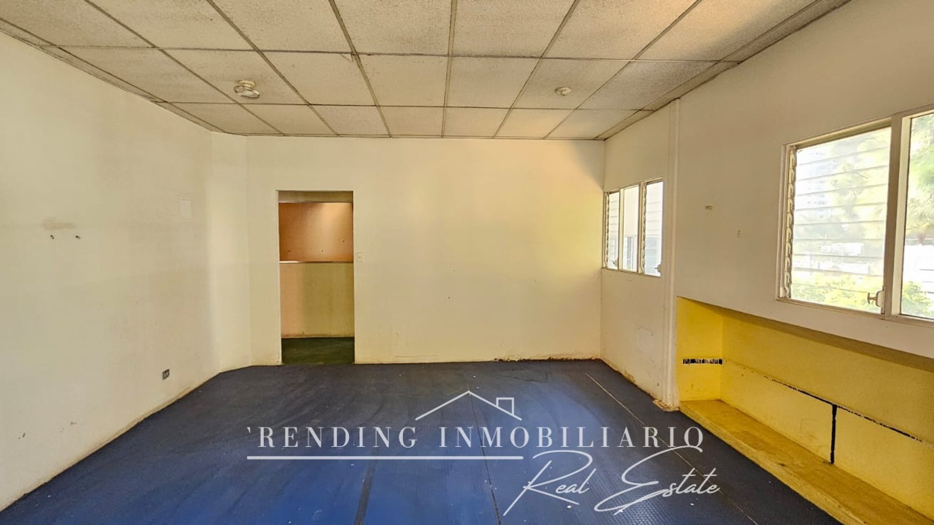 Casa comercial en renta zona 15 23 ambientes + 20 parqueos - Miniatura 8