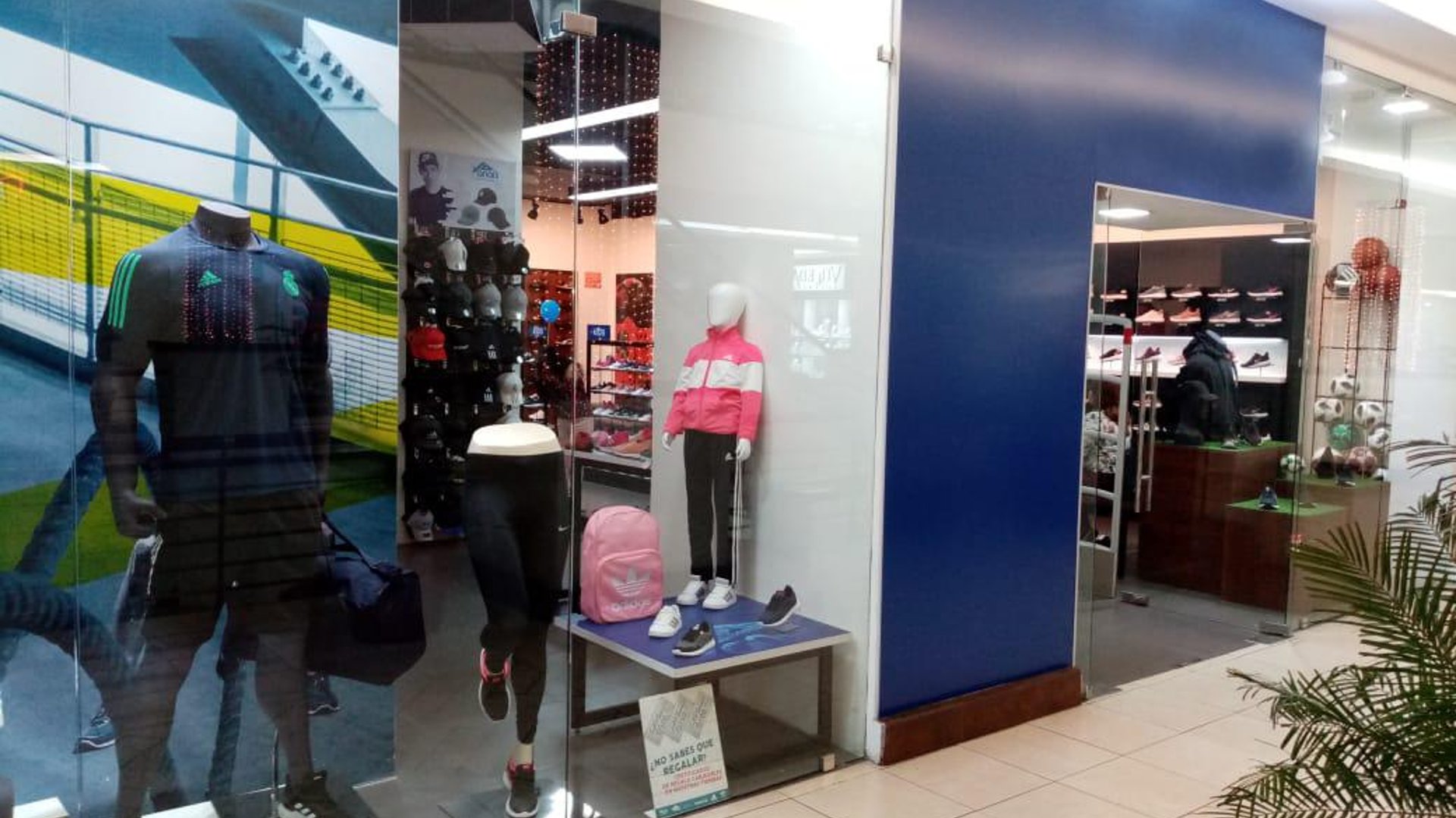 Local en Venta Centro Comercial Los Próceres, zona 10 Guatemala - Miniatura 6