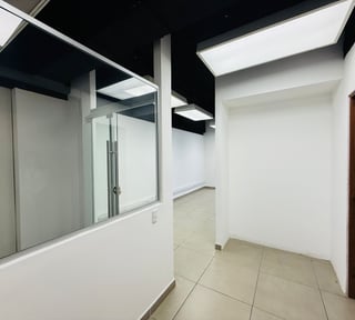 ALQUILER DE CENTRICA OFICINA 67.80MT2 - CENTRO EMPRESARIAL, ZONA 10