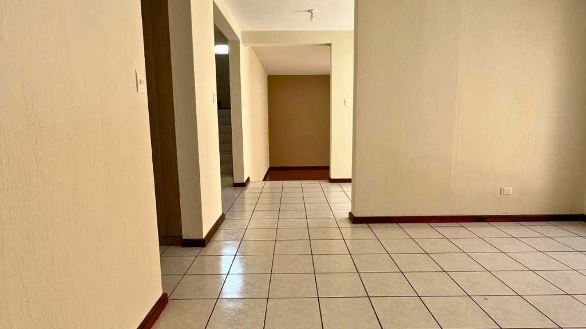 CASA EN RENTA – CONDOMINIO SAN SEBASTIÁN, AVENIDA HINCAPIÉ, ZONA 13 - Miniatura 9