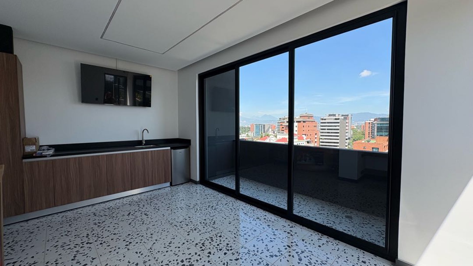 Apartamento de 2 habitaciones en alquiler Kona Diez zona 10 - Miniatura 16