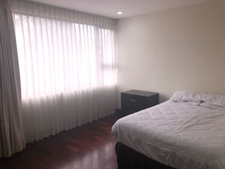 Apartamento de 2 habitaciones amueblado, zona 10 - Image 12