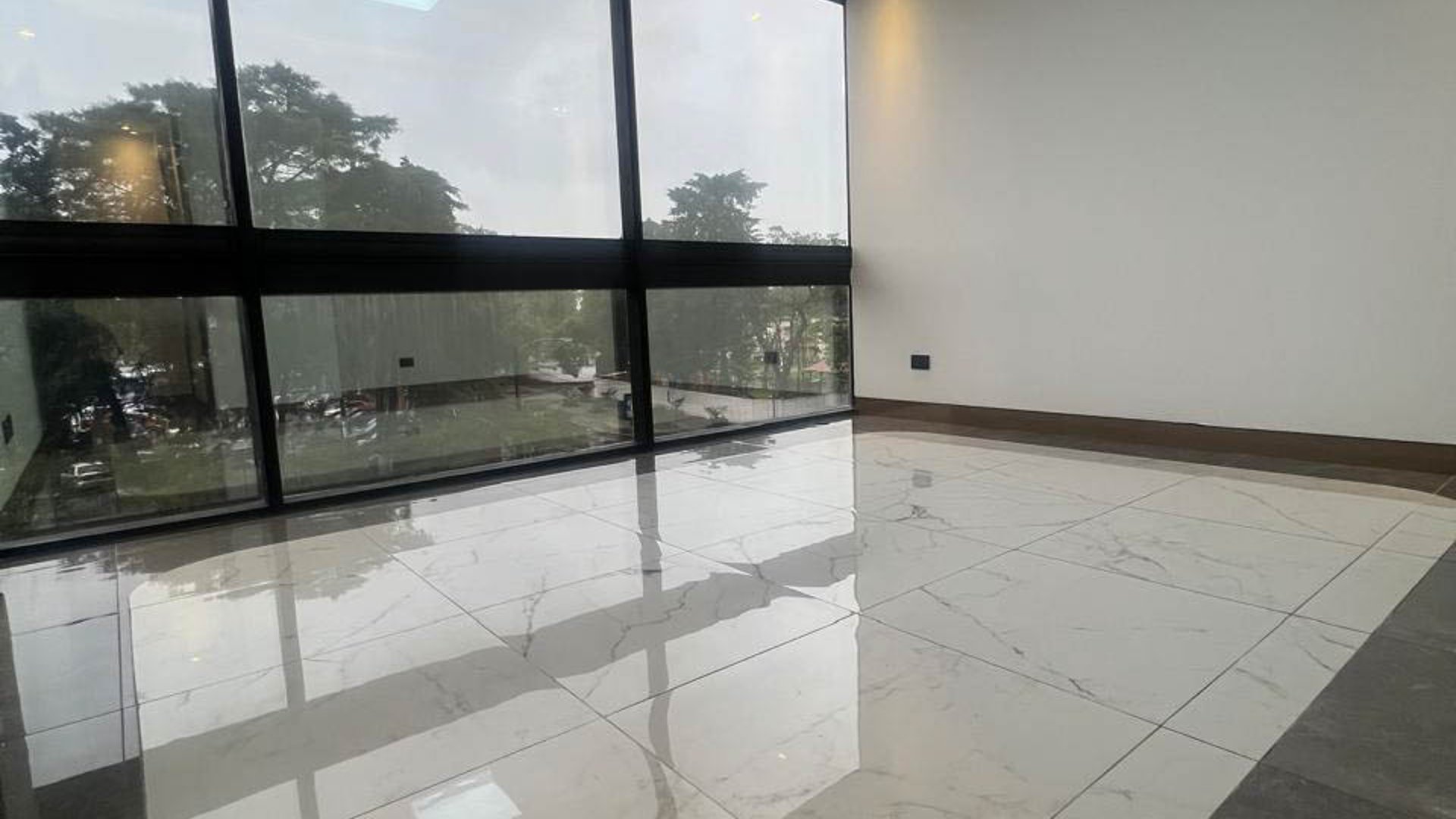 MUNDO INMOBILIARIO RENTA CLINICA EN ZONA 10 - Image 1