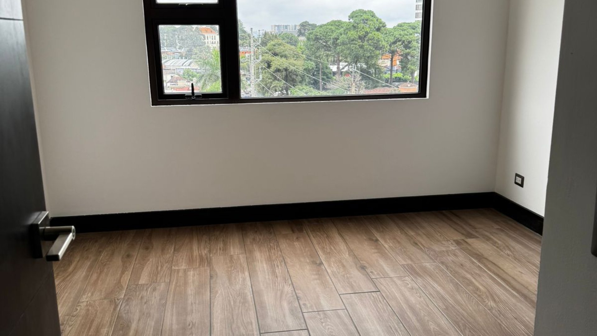 APARTAMENTO EN EDIFICIO VIVALT ZONA 10 - Miniatura 9