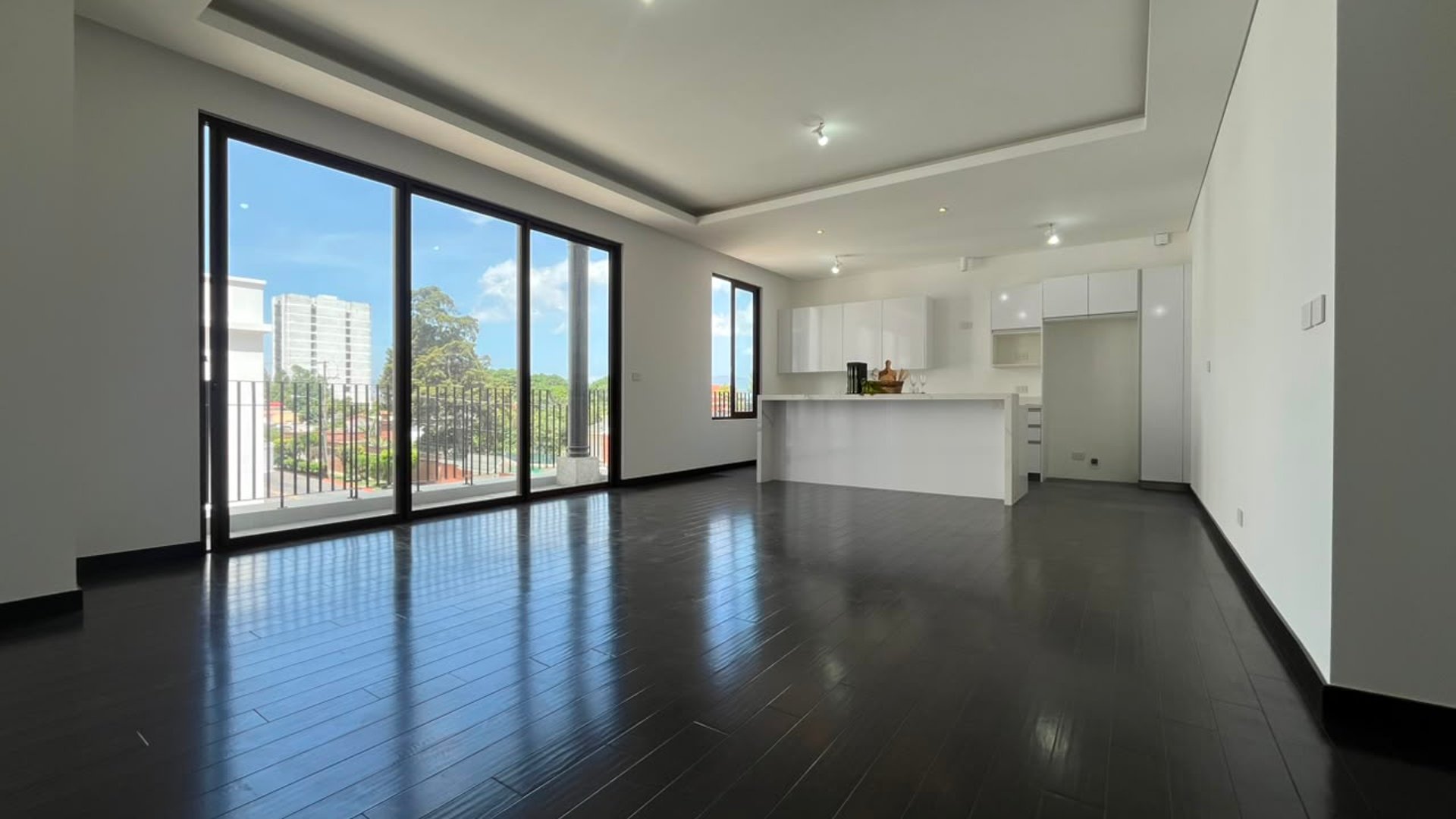 RENTA Apartamento Zona 16 Edificio Nogales de Cayalá - Miniatura 2