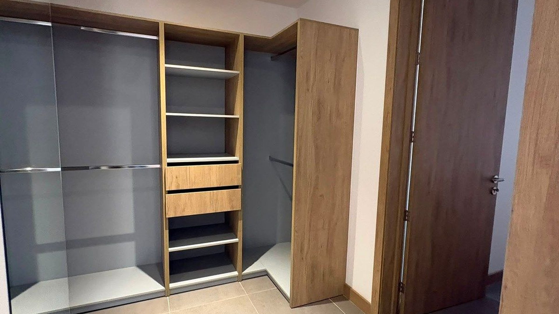 Apartamento en Alquiler  Edificio Torre Vertic Zona 14 - Miniatura 13