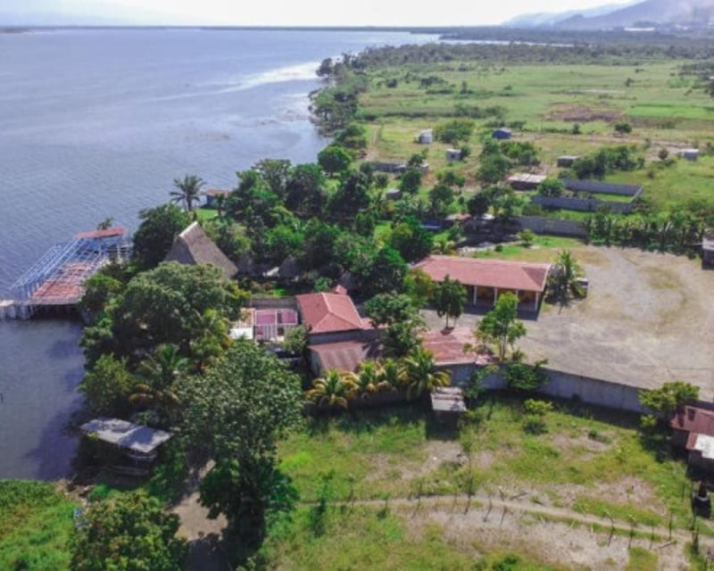 Hotel en venta en El Estor Izabal