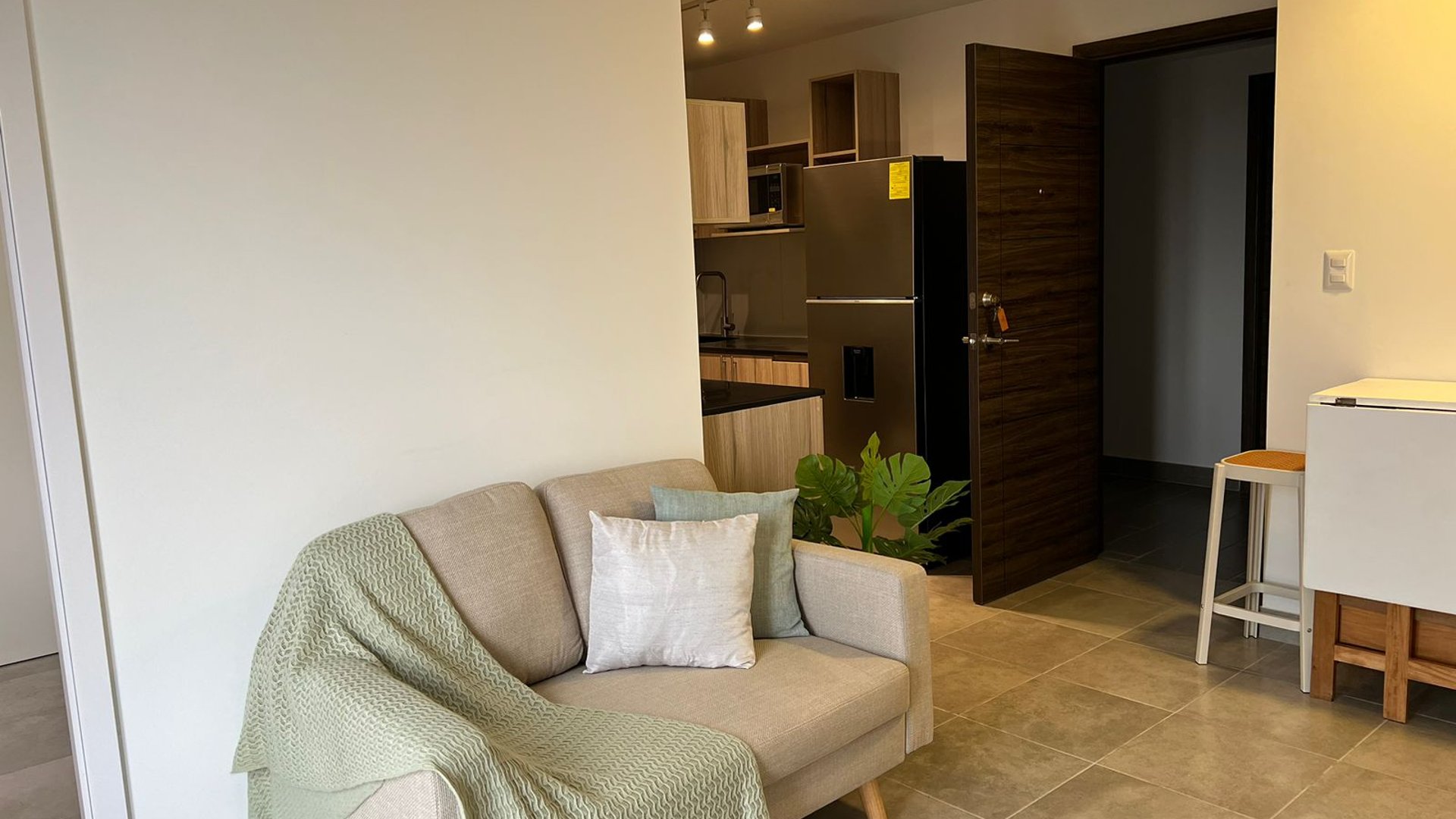 APARTAMENTO AMUEBLADO EN RENTA EN FIAMENE ZONA 10 - Miniatura 19