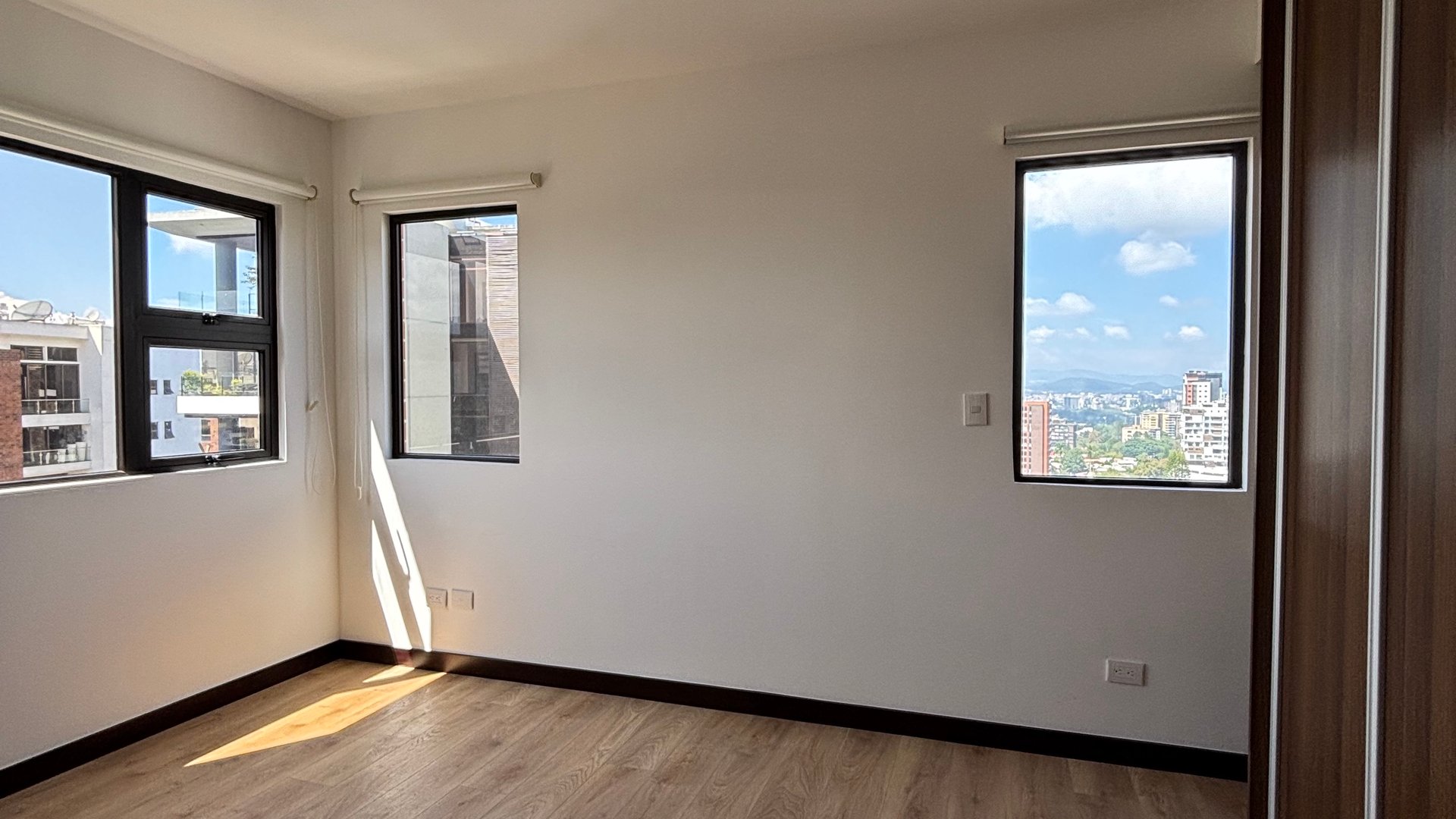 APARTAMENTO PARA ESTRENAR  45Mts2 EDIF. Arles ZONA 15 - Miniatura 6