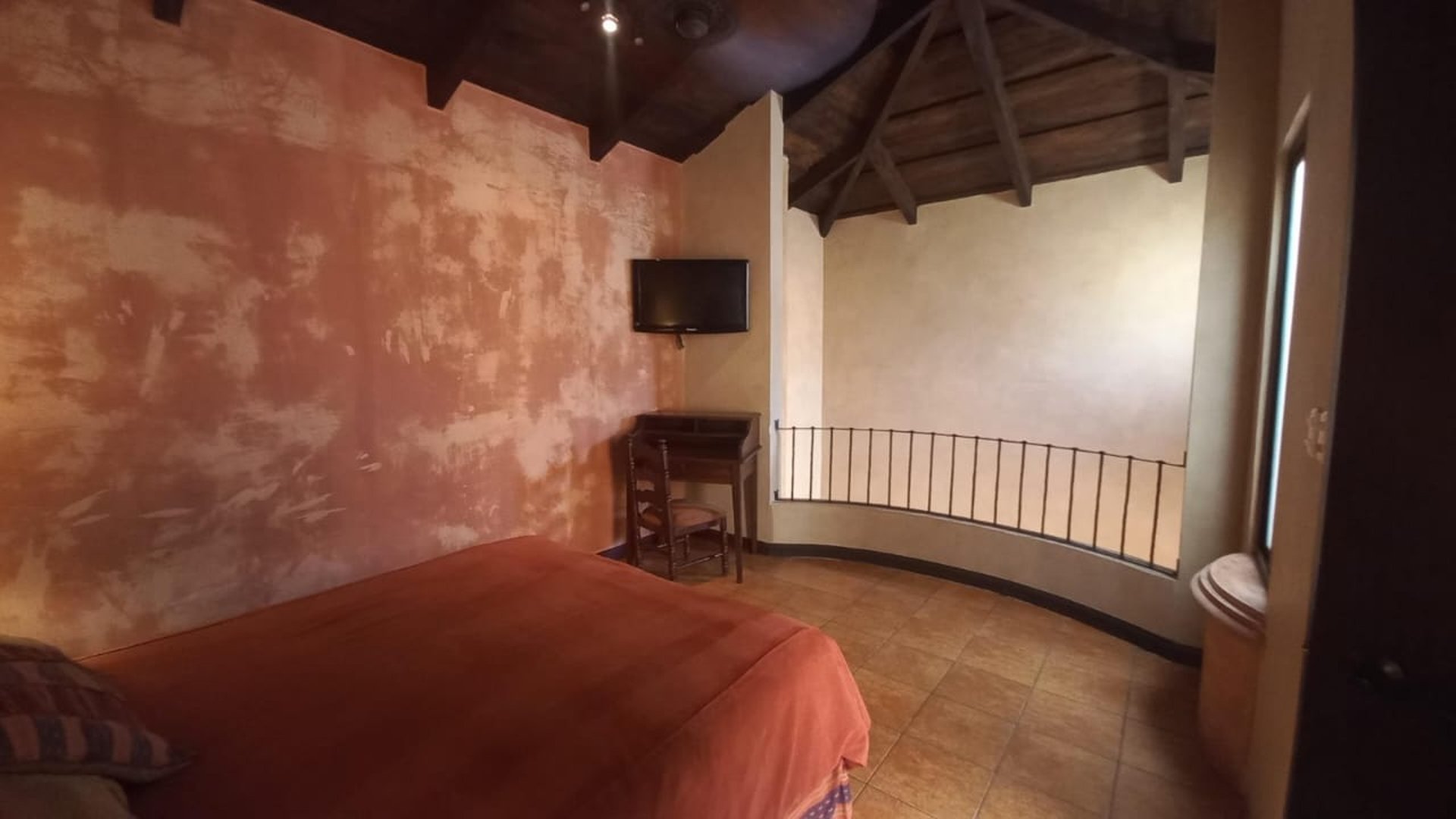 SUITE EN RENTA EN CONDOMINIO EN EL CASCO DE ANTIGUA GUATEMALA - Miniatura 5