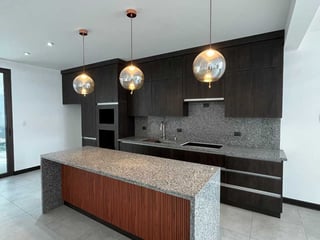 CASA EN VENTA EN LAS FUENTES ZONA 16 - Image 1