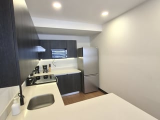 Apartamento- estudio amueblado en alquiler en Zona 10 - Image 2
