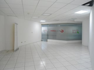 Local en alquiler en zona 10 primero Nivel en renta - 3