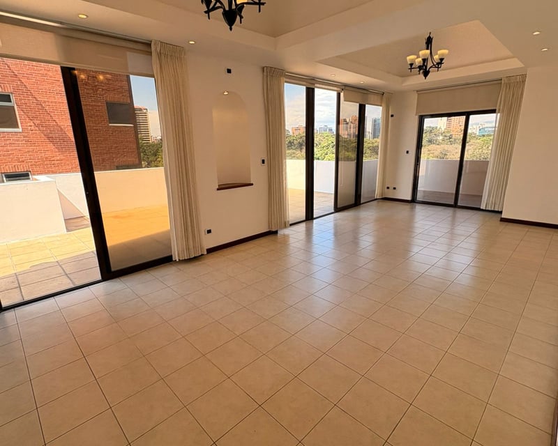 Venta de amplio apartamento en zona 15 Colonia el maestro 