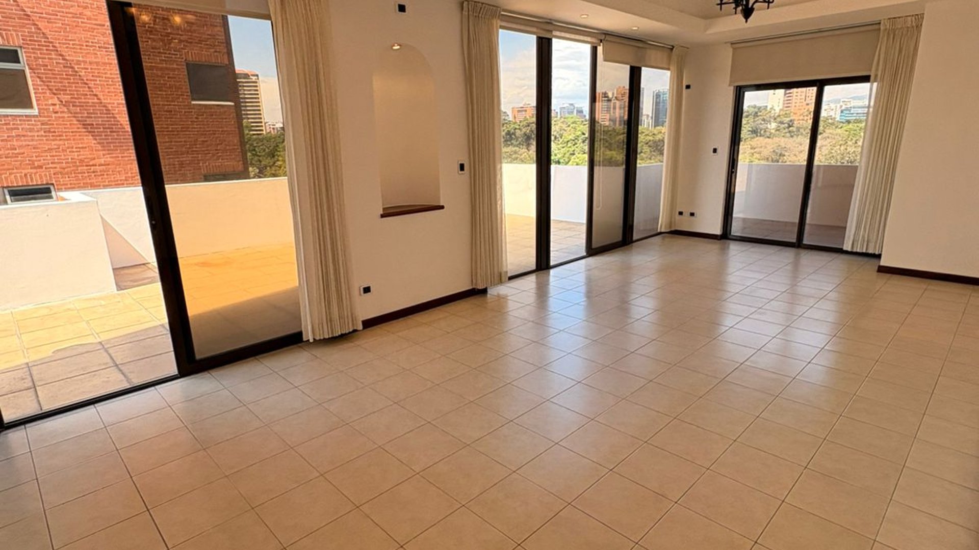 Venta de amplio apartamento en zona 15 Colonia el maestro 