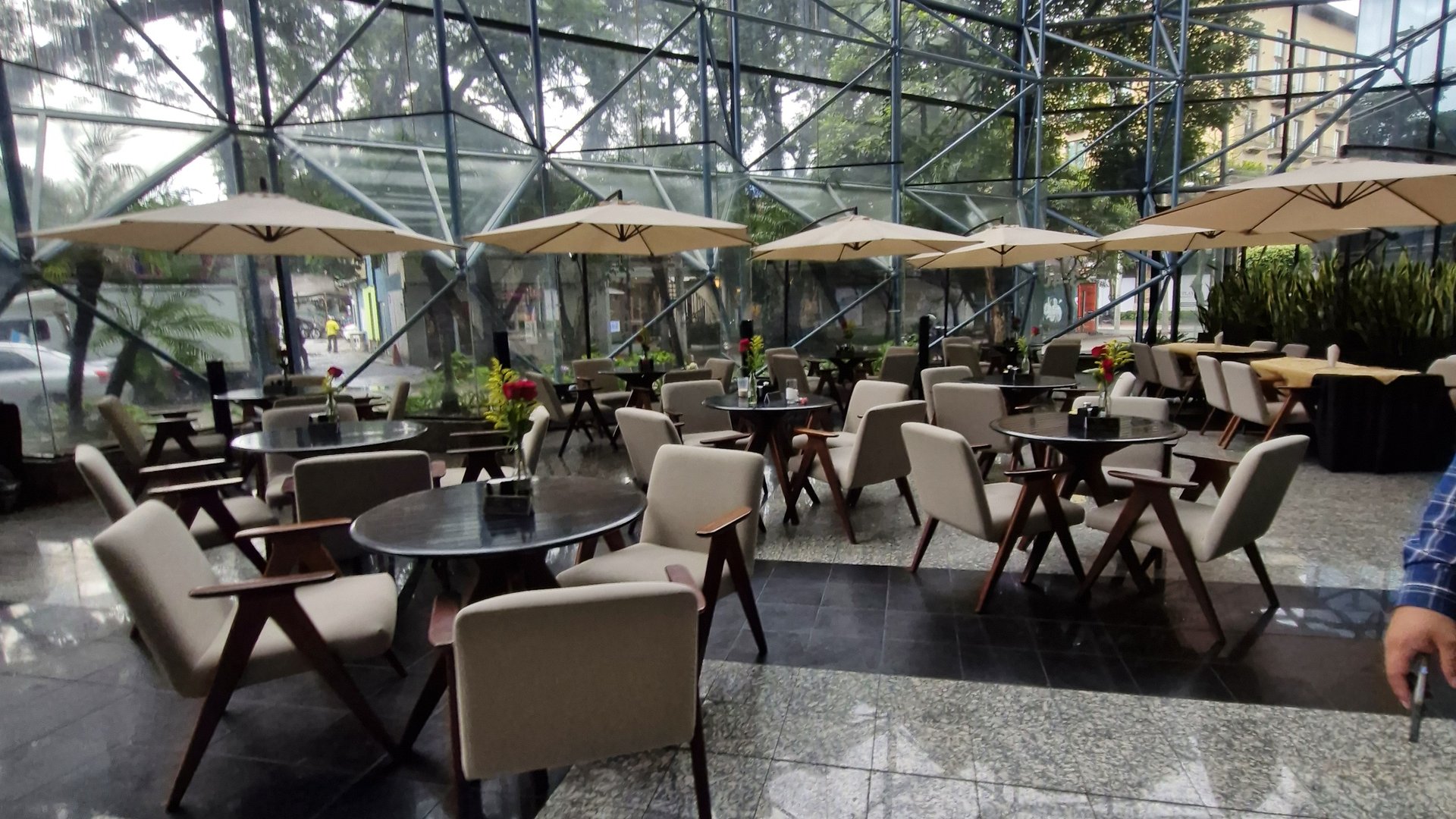 Se renta Kiosco de 23 m2 en Edificio de Zona 10